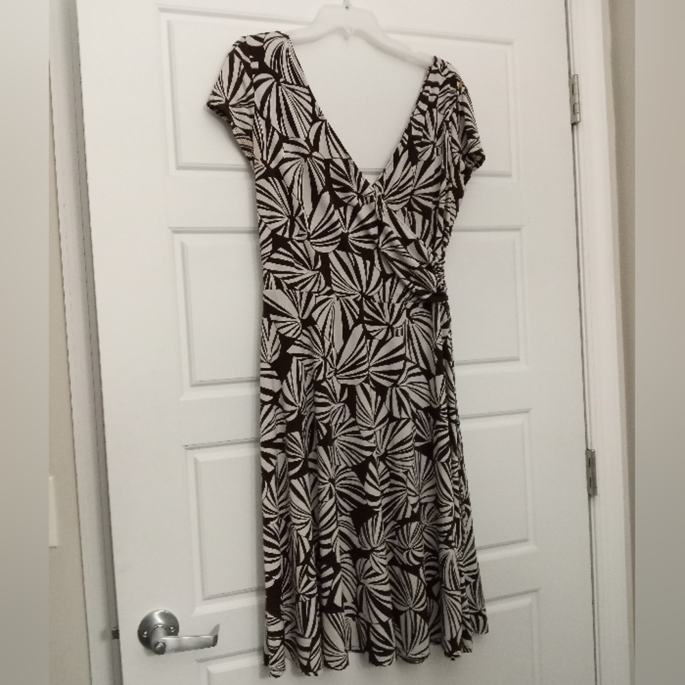 Cato brown and white floral print dress size 14